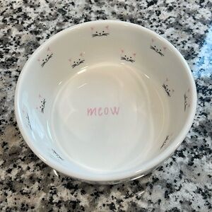 “Meow” kitty dish